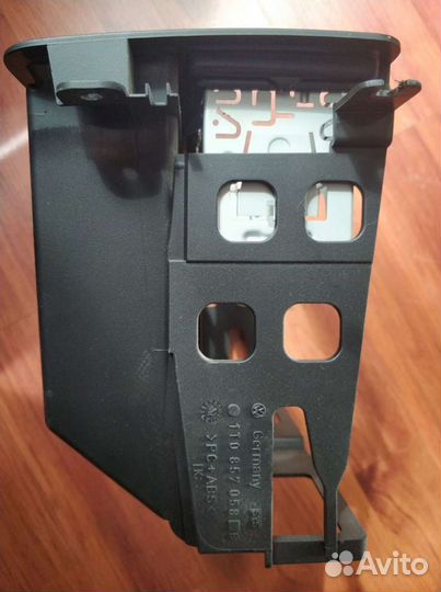 Ящик передней консоли 1T0857058B Шкода Фабия 2