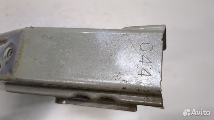 Петля крышки багажника левая Toyota Camry V40