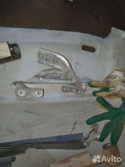 Петли капота на дайхатцу сирион