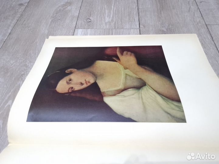 Продается альбом репр. картин мастеров живописи