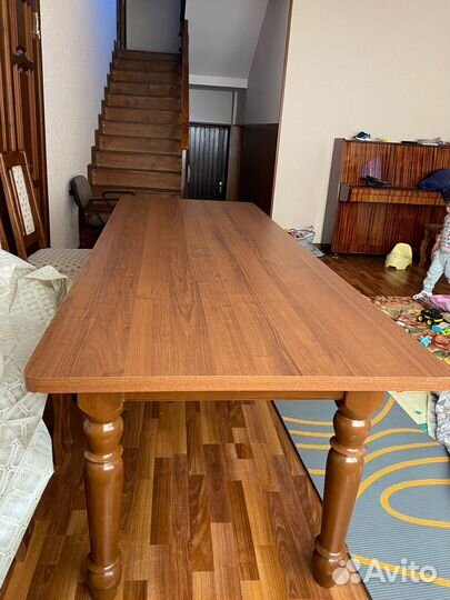 Стол обеденный