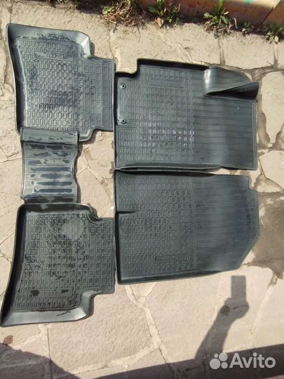Автомобильные коврики резиновые