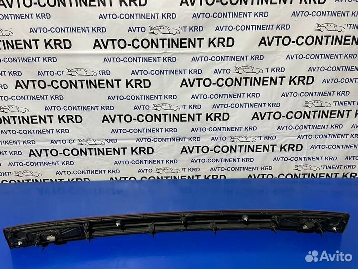 Стоп вставка Nissan Elgrand E51 VQ25