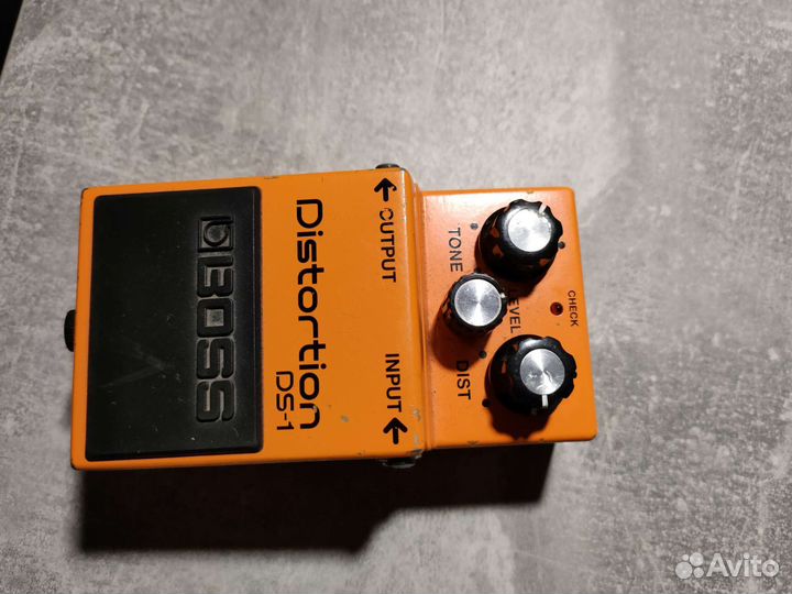 Педаль Boss Ds-1