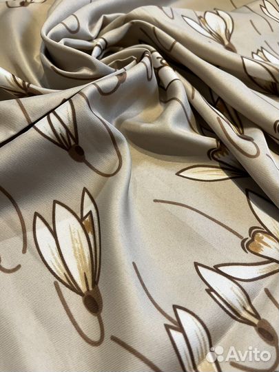 Шелковый платок Valentino бежевый новый