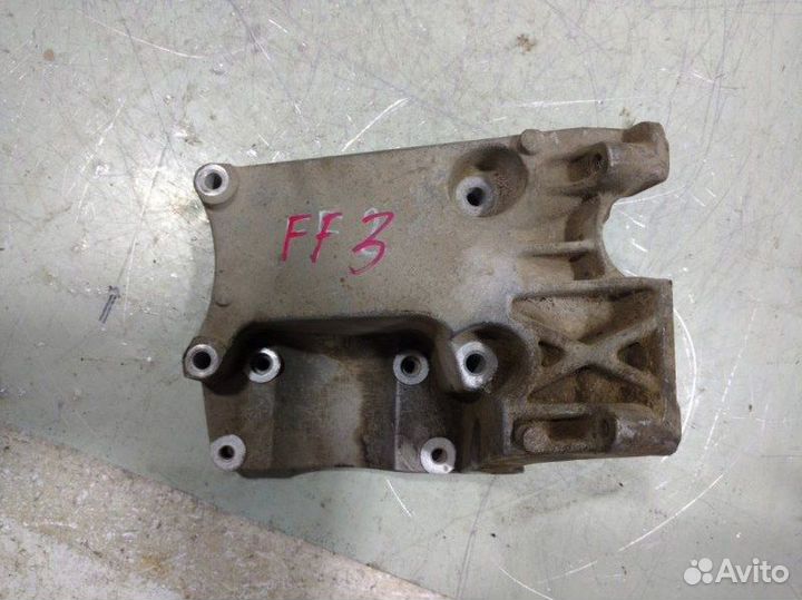 Кронштейн компрессора кондиционера Ford Focus 3