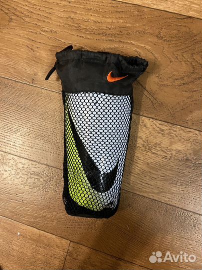 Футбольные щитки