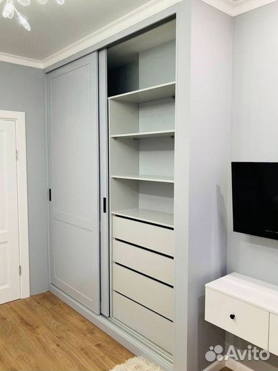 Шкаф с зеркалом