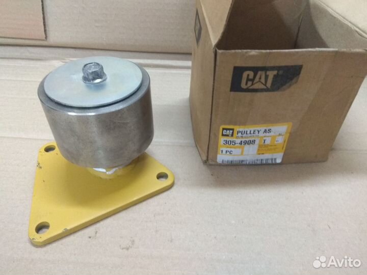 305-4908 Шкив направляющий с кронштейном в сборе