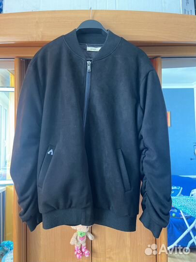 Бомбер мужской из мягкой замши