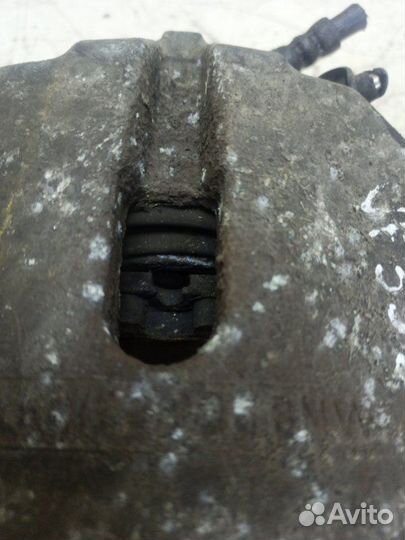 Тормозной суппорт передний левый Bmw 5 Series