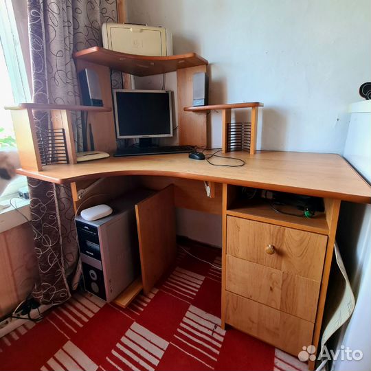 Компьютерный стол