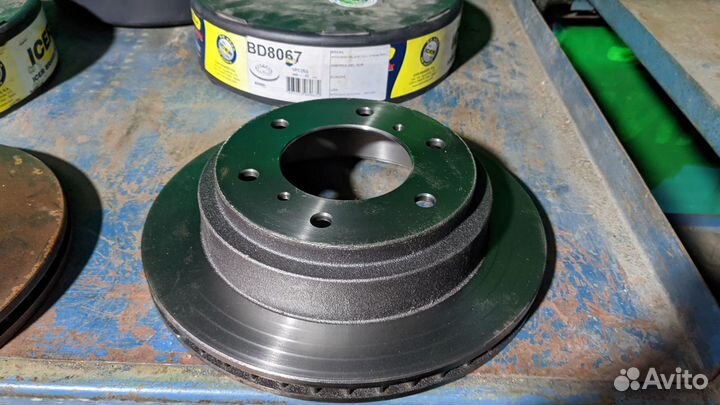 Тормозные диски задние 2 шт mitsubishi pajero IV