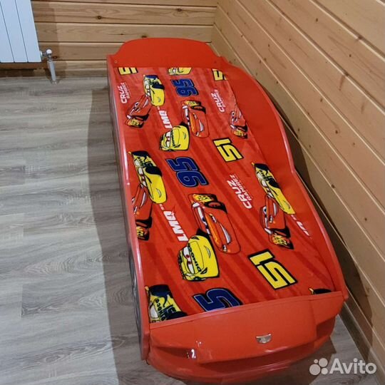 Детская кроватка машинка