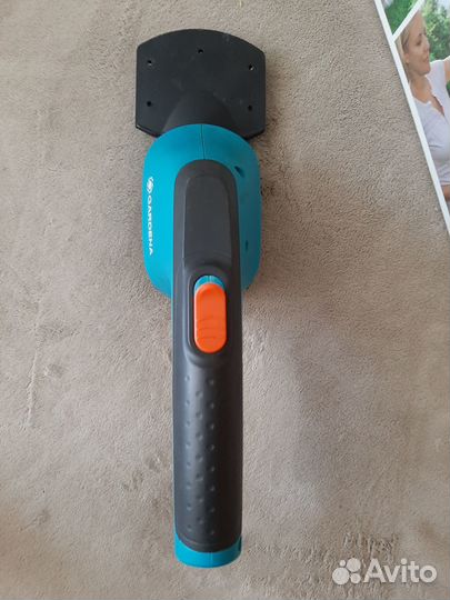 Аккумуляторные ножницы для травы и кустов Gardena