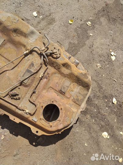 Топливный бак Митцубиси Лансер 9 клеили