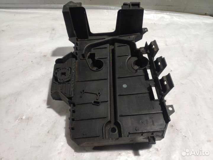 Крепление аккумулятора Peugeot 407 универсал 2.0