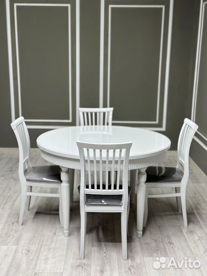 Стол и стулья новые
