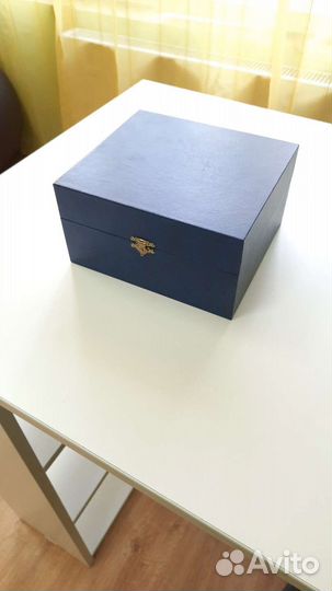 Набор красивых камней в шкатулке