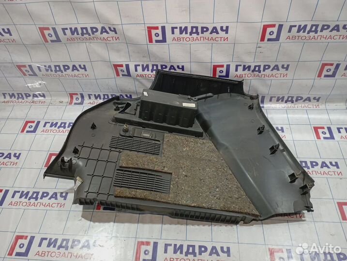 Обшивка багажника правая Ford C-MAX 1547110