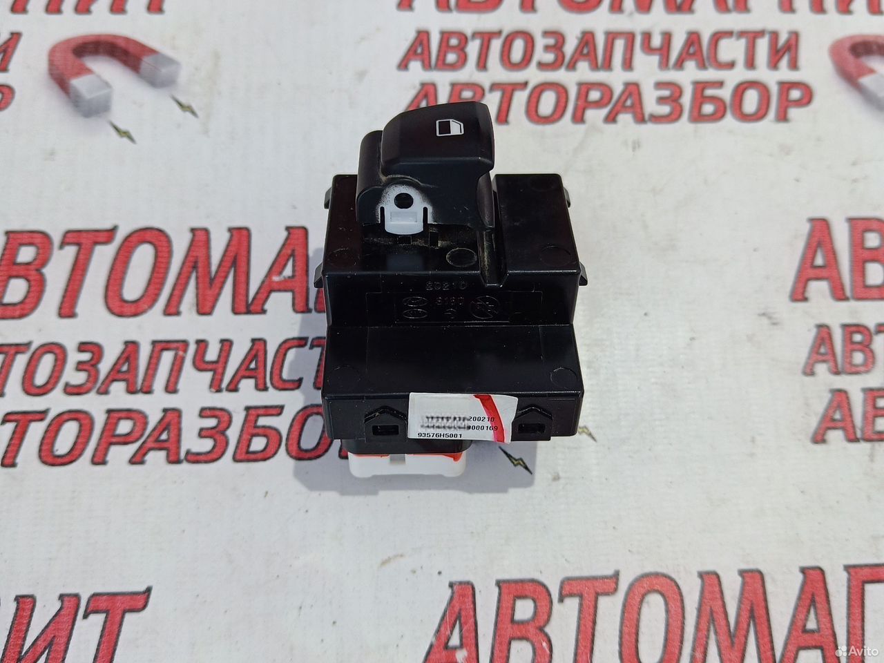 Кнопка стеклоподъемника передняя Хендай Солярис 2