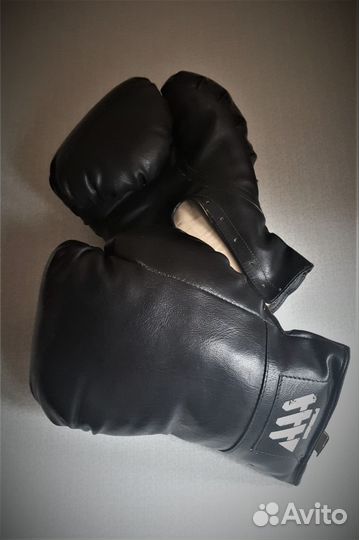 Боксерские перчатки