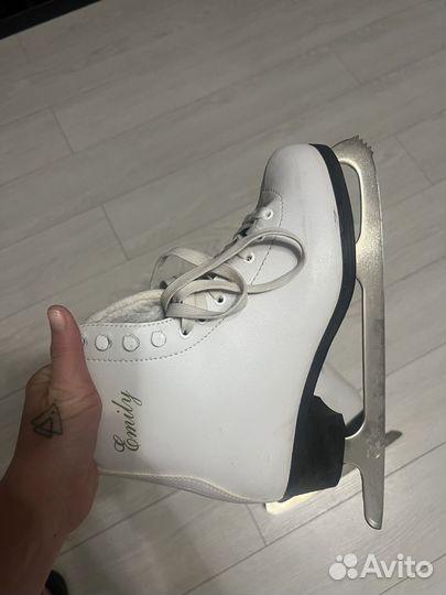 Коньки фигурные