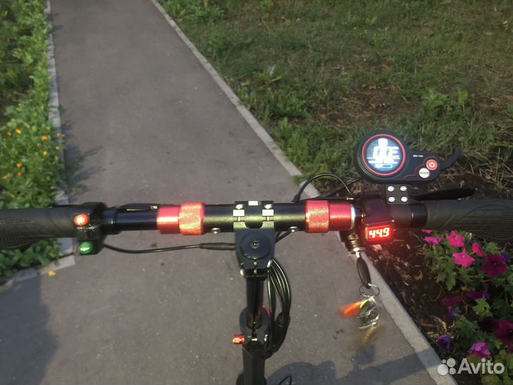 Электросамокат с сиденьем GT