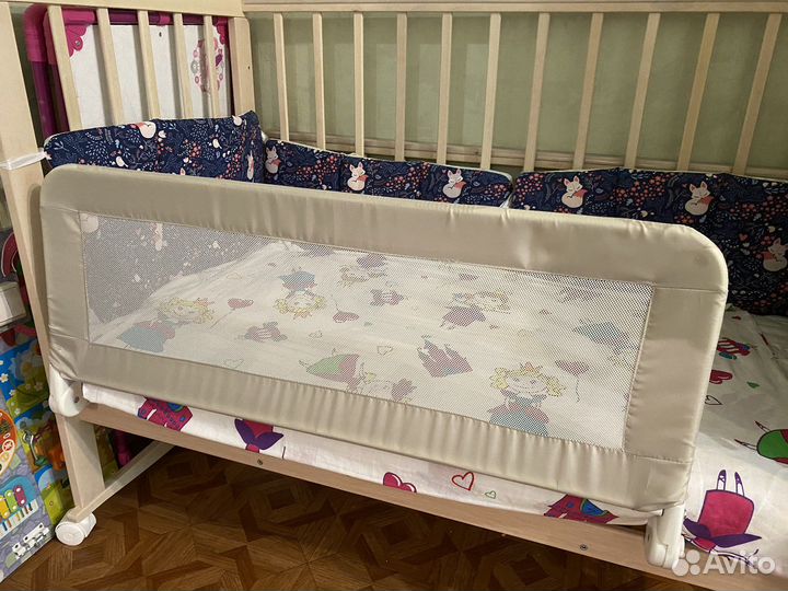 Защитный бортик для кроватки