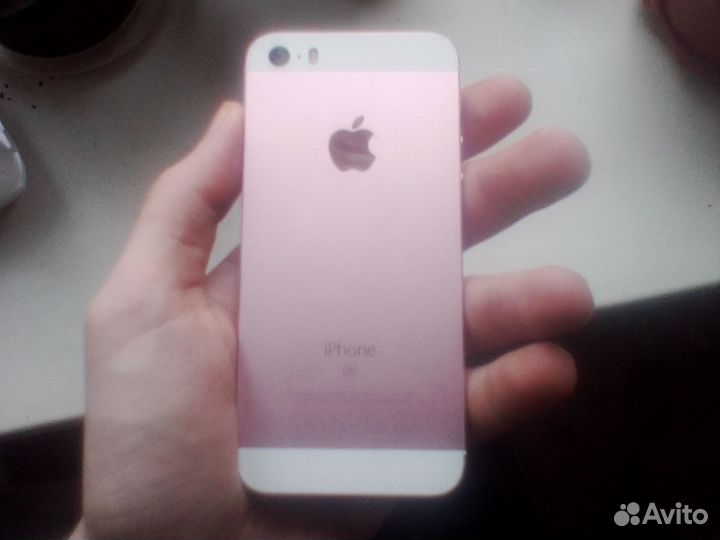 iPhone SE, 32 ГБ