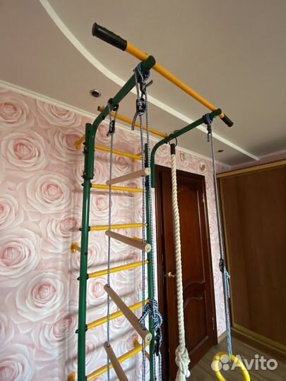 Шведская стенка с турником и брусьями