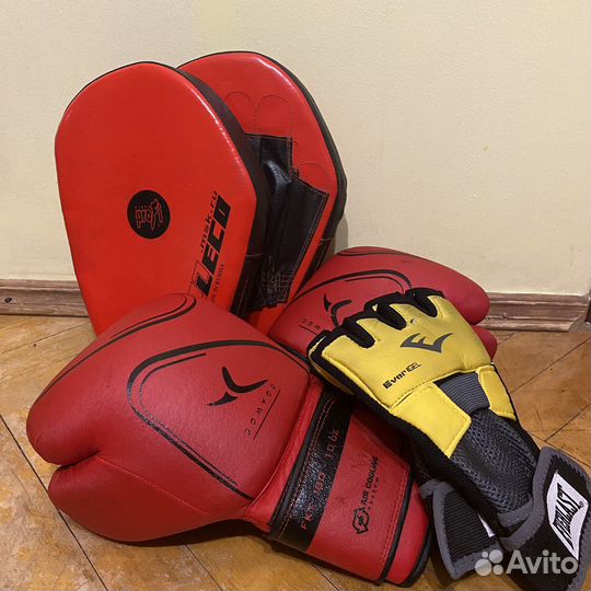 Боксерские перчатки и лапы