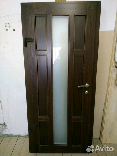 Дверь деревянная входная