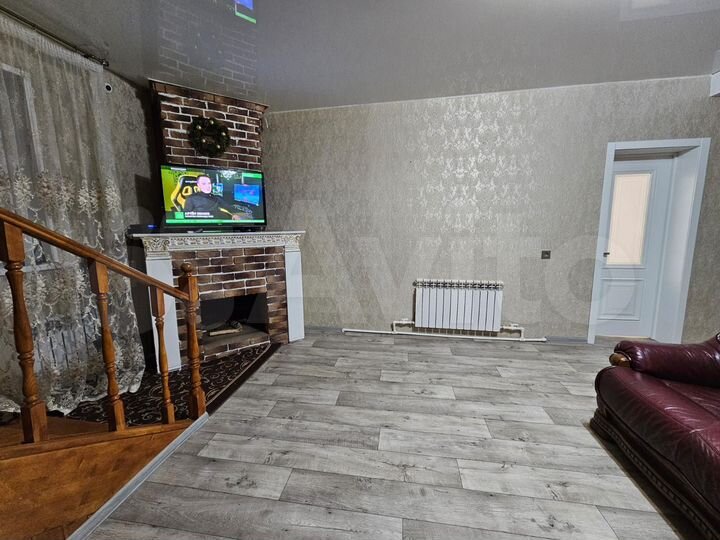 Дом 180 м² на участке 8 сот.