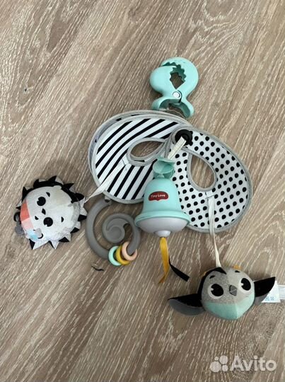 Подвесная игрушка tiny love