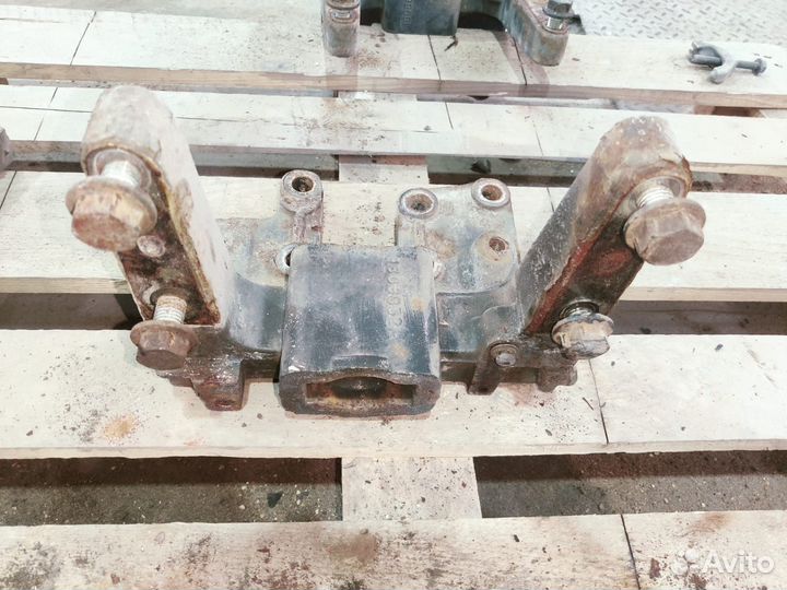 1808832 Кронштейн рамы левый Daf CF 1808832