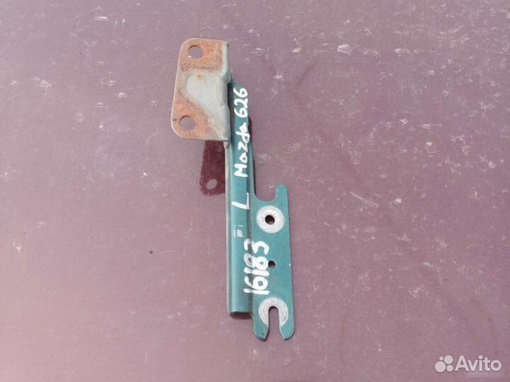 Петля капота левая Mazda 626 Ge хетчбек 2.0I 1992