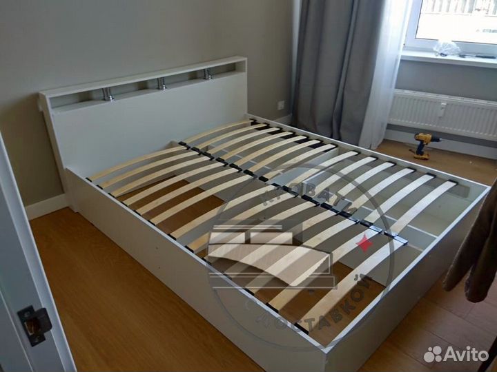 Кровать