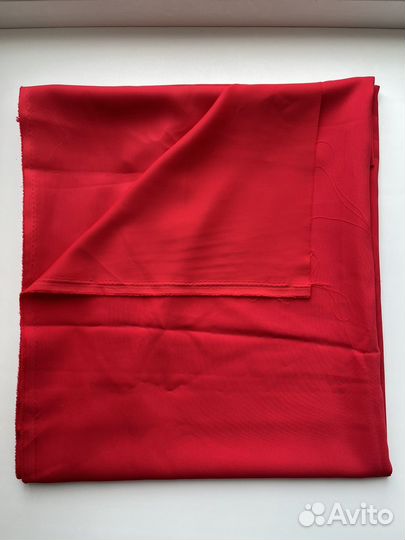 Отрезы разной ткани для рукоделия