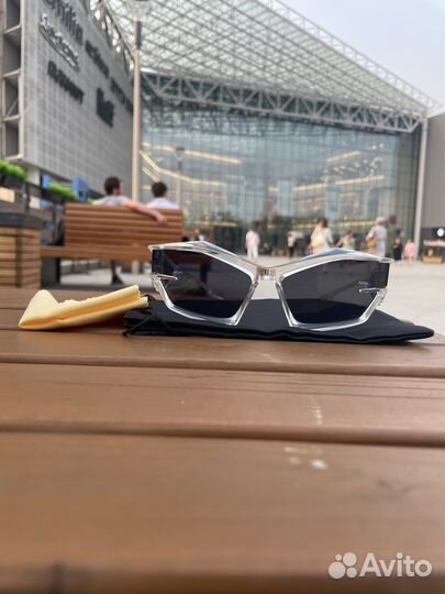 Солнцезащитные очки prada