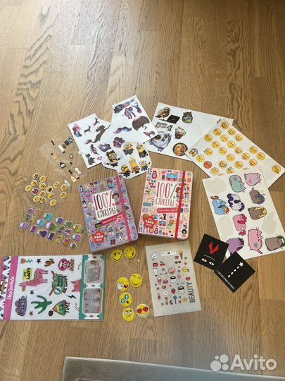 Наклейки и скотчи