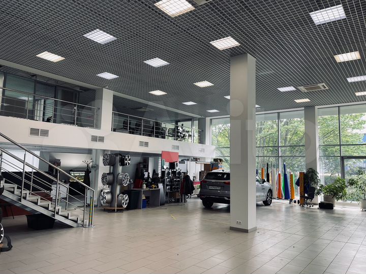 Здание дилерского автокомплекса, 14722 м²