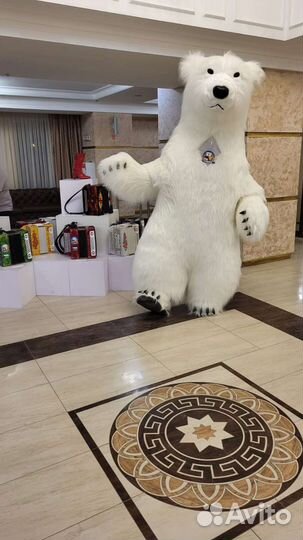 Белый медведь ростовая кукла