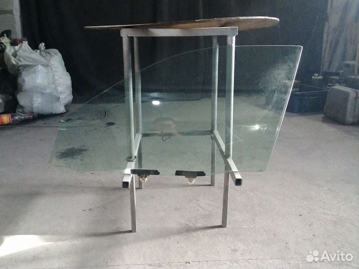 Продам левое стекло на тоёта корола 100