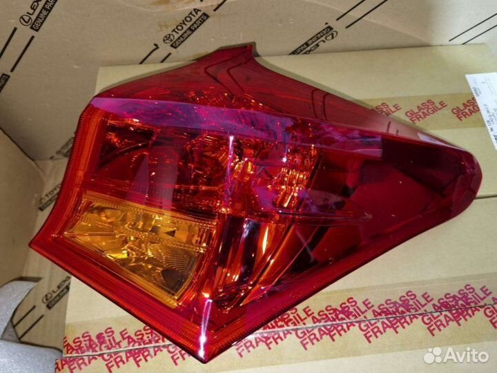 Фонарь правый Toyota Auris 180