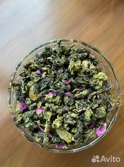 Молочный улун с виноградом и лепестками, зелёный