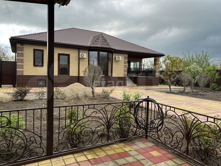 Дом 183,7 м² на участке 8 сот.