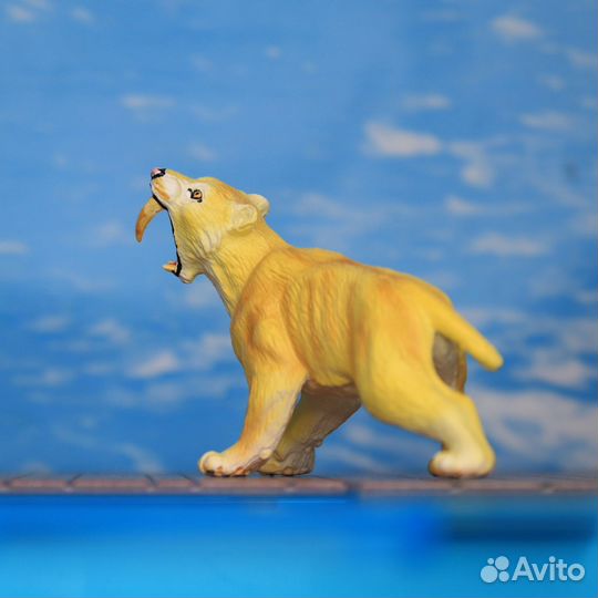 Фигурка Eikoh Смилодон