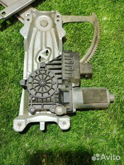 Стеклоподъемник передний правый Опель Зафира Б