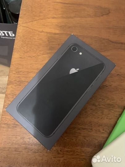Коробка iPhone 8